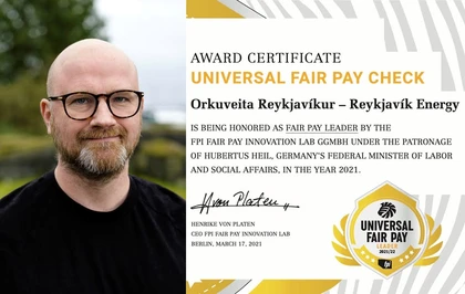 Samsett mynd af skírteini og Víði Ragnarssyni